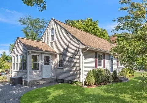 83 Moss Rd, Springfield, MA 01119 photo 4