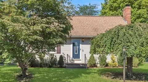83 Moss Rd, Springfield, MA 01119 photo 3