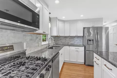 83 Moss Rd, Springfield, MA 01119 photo 5