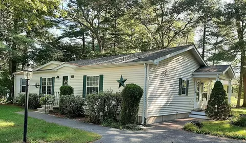 3804 Oak Pt, Middleboro, MA 02346