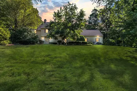 237 Twin Hills Dr, Longmeadow, MA 01106
