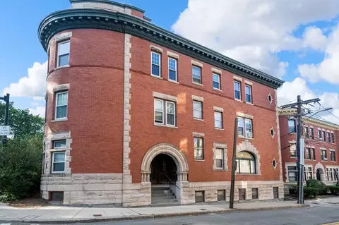 4 Park St #3, Brookline, MA 02446