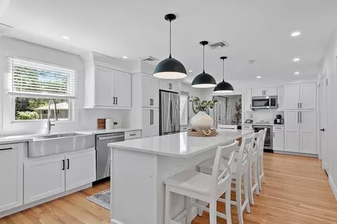 72 Gray St, North Andover, MA 01845