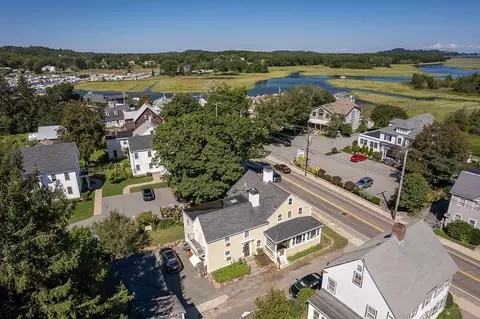 143 Main St, Essex, MA 01929