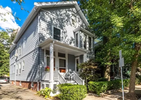 659 Green St #659, Cambridge, MA 02139