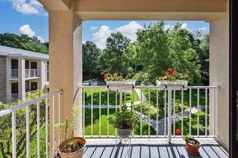 11 Bourbon St #47, Peabody, MA 01960