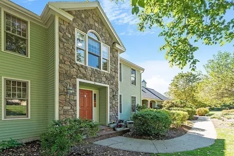 24 Smith St, Groton, MA 01450
