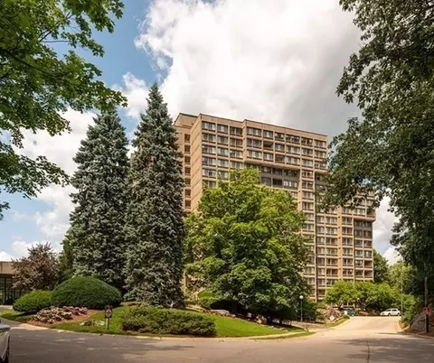 250 Hammond Pond Pkwy #809N, Chestnut Hill, MA 02467