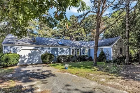 11 Barnacle Ln, Mashpee, MA 02649 photo 2