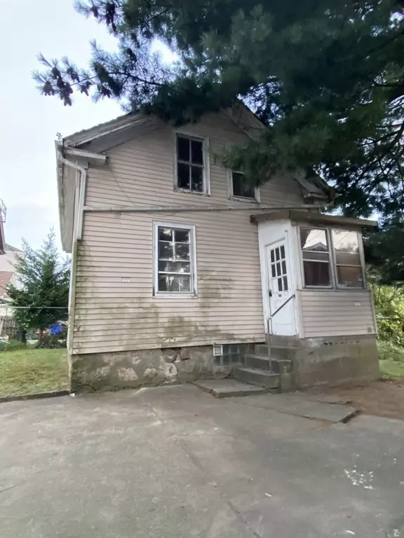 222 Albion St, Fall River, MA 02723 36 Photos Movoto