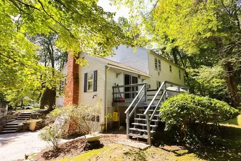 7 Clover Hill Dr, Chelmsford, MA 01824