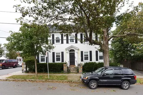 2 Cedar St, Salem, MA 01970