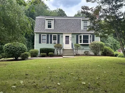 689 Pleasant St, Marlborough, MA 01752