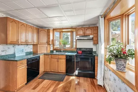 1931 Robeson St, Fall River, MA 02720 photo 9