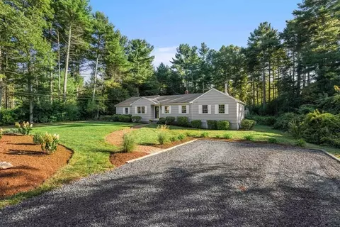 4 Surrey Ln, Kingston, MA 02364