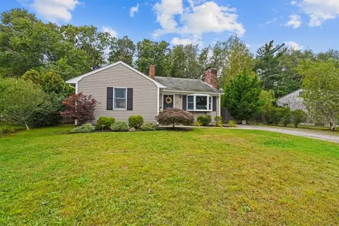51 Briarwood Dr, New Bedford, MA 02745
