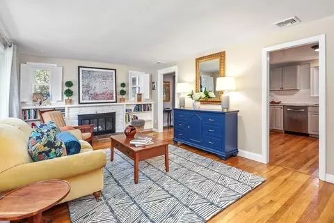 10 Colonial Rd, Hingham, MA 02043