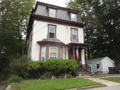86 Chestnut St, Haverhill, MA 01830