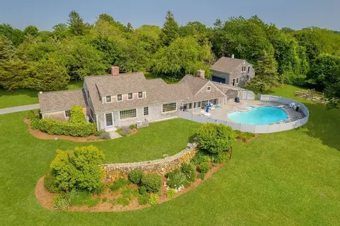 29 Calves Pasture Ln, Barnstable, MA 02630