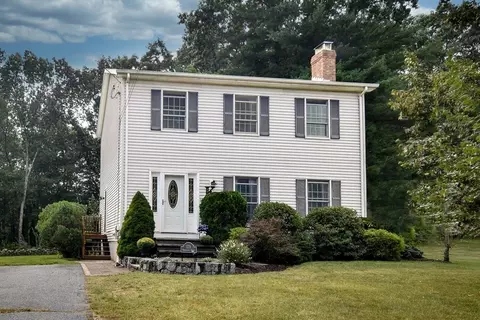 129 Rumonoski Dr, Northbridge, MA 01534