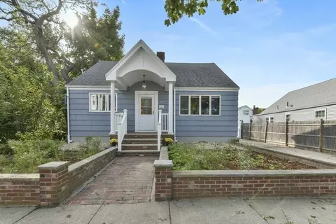 58 Banks St, Winthrop, MA 02152
