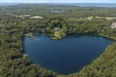 31 Mares Pond, Falmouth, MA 02536