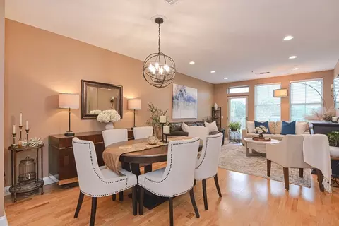 2 Harvest Dr #212, North Andover, MA 01845