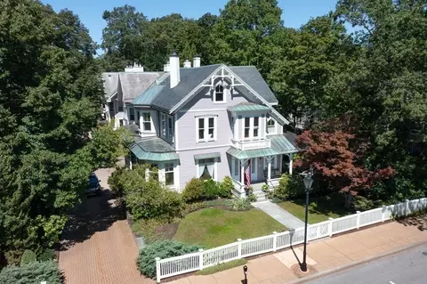 619 Washington St #A, Wellesley, MA 02482