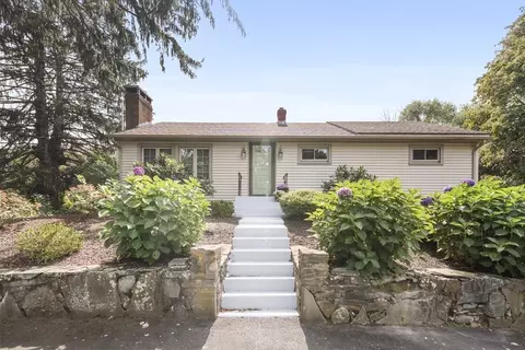 325 Oakhill Ave, Attleboro, MA 02703