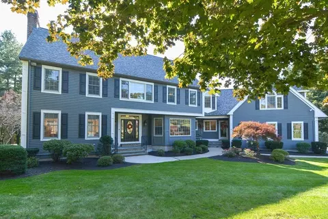17 Lockewood Dr, Franklin, MA 02038