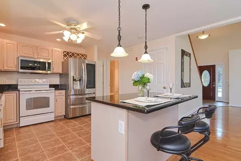 4 Valente Dr, Worcester, MA 01604 photo 8
