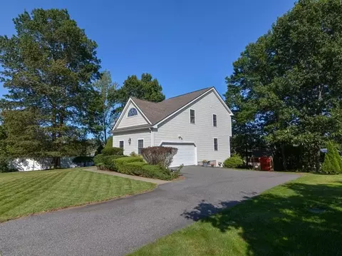 4 Valente Dr, Worcester, MA 01604 photo 2