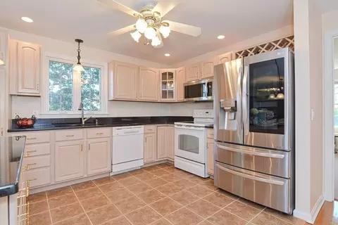 4 Valente Dr, Worcester, MA 01604 photo 9