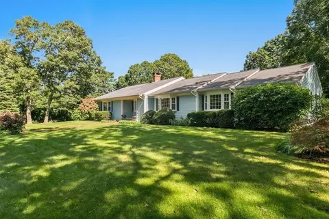 42 Jaybird Ln, Yarmouth, MA 02673