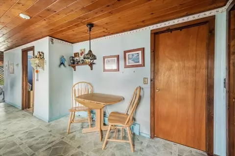 8 Sidney Ave, Swansea, MA 02777