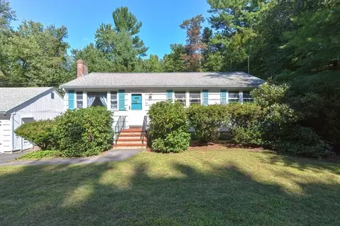 27 Lafayette Ln, Norfolk, MA 02056