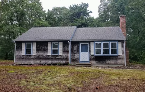 4 Rockville Ave, Falmouth, MA 02536