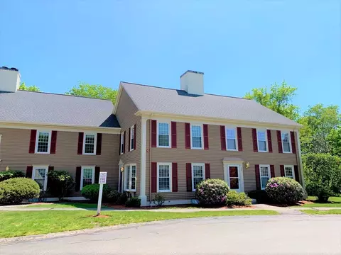 32 Essex Green Ln #32, Peabody, MA 01960