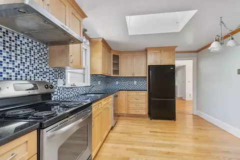 202 Hale St, Beverly, MA 01915 photo 9