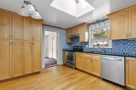 202 Hale St, Beverly, MA 01915 photo 8