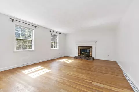 202 Hale St, Beverly, MA 01915 photo 2