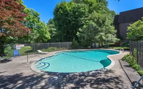 18 Lake Shore Ct #2, Boston, MA 02135