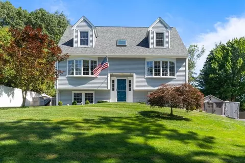 15 N Martin Rd, Amesbury, MA 01913