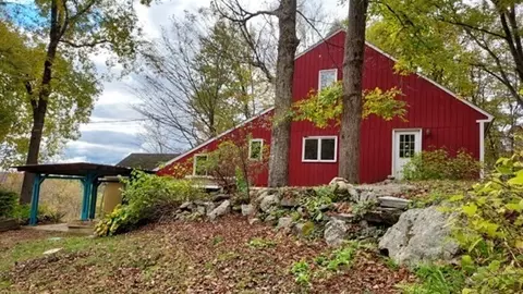 69 Bromley Rd, Huntington, MA 01050
