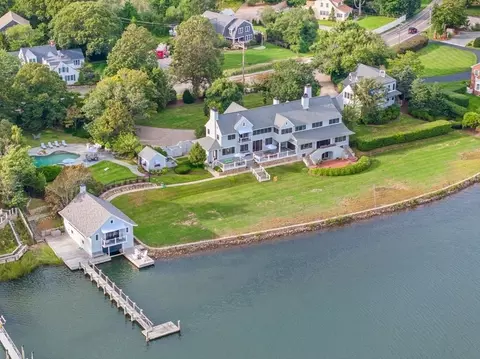 749 S Main St, Barnstable, MA 02632