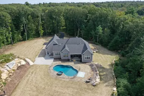 11 Pleasant St, Mendon, MA 01756 photo 9