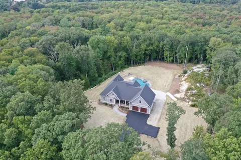 11 Pleasant St, Mendon, MA 01756 photo 2