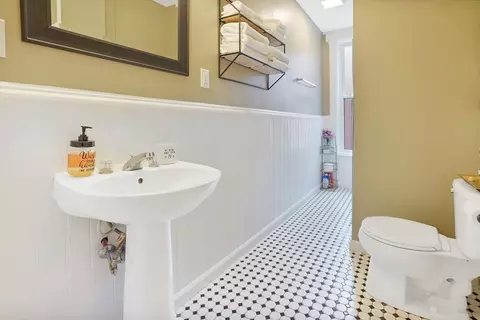 64 Temple St, Springfield, MA 01105 photo 35