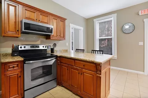64 Temple St, Springfield, MA 01105 photo 12