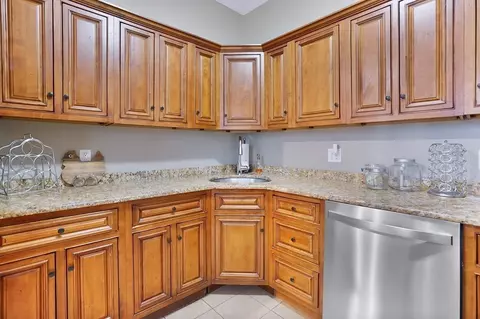 64 Temple St, Springfield, MA 01105 photo 10